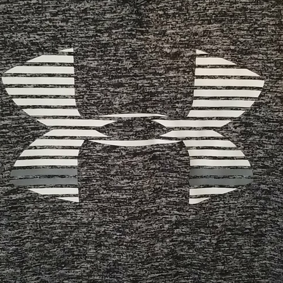 Loose Fit Under Armour Heat Gear T-shirt - Picture 3 of 4